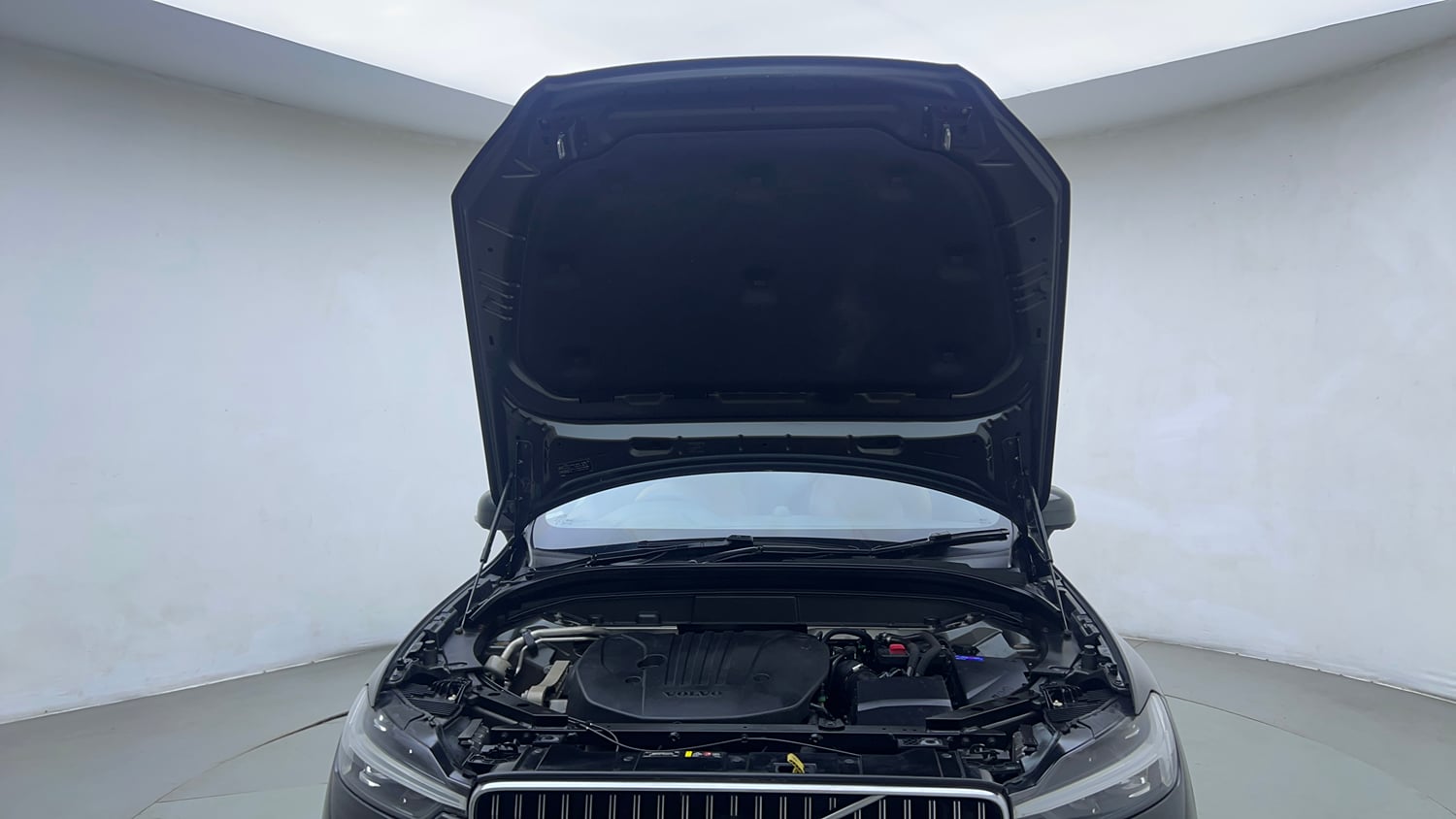 Used 2022 Volvo XC60 B5 Ultimate Petrol Automatic engine ENGINE & BONNET OPEN FRONT VIEW