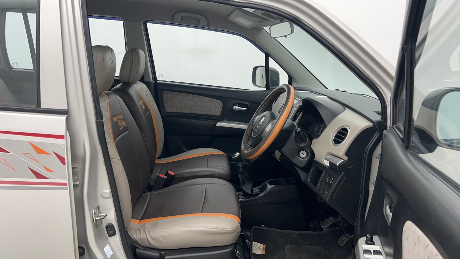 Used 2017 Maruti Suzuki Wagon R VXI Petrol Manual interior RIGHT SIDE FRONT DOOR CABIN VIEW