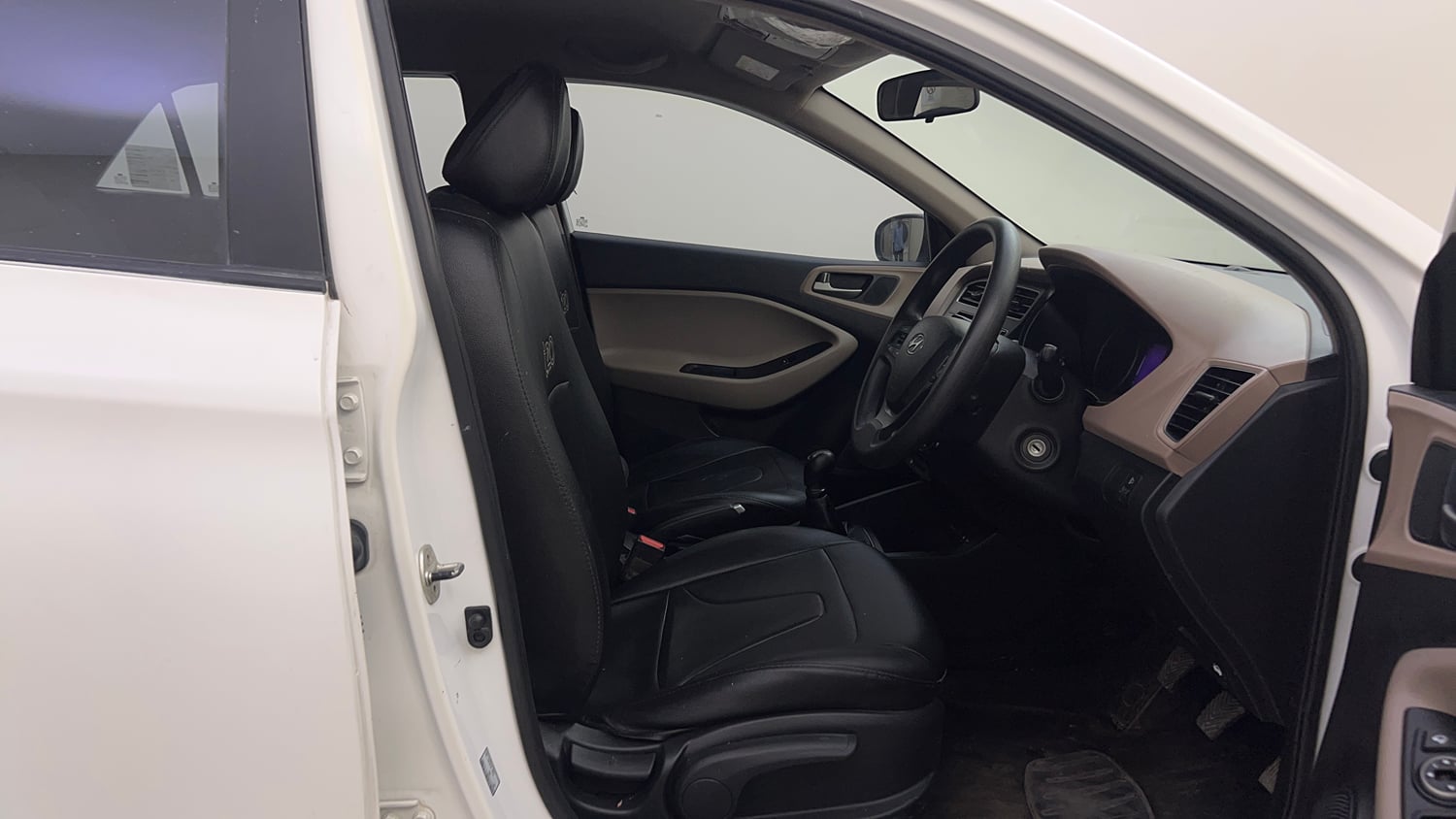 Used 2018 Hyundai Elite i20 Asta 1.2 Petrol Manual interior RIGHT SIDE FRONT DOOR CABIN VIEW