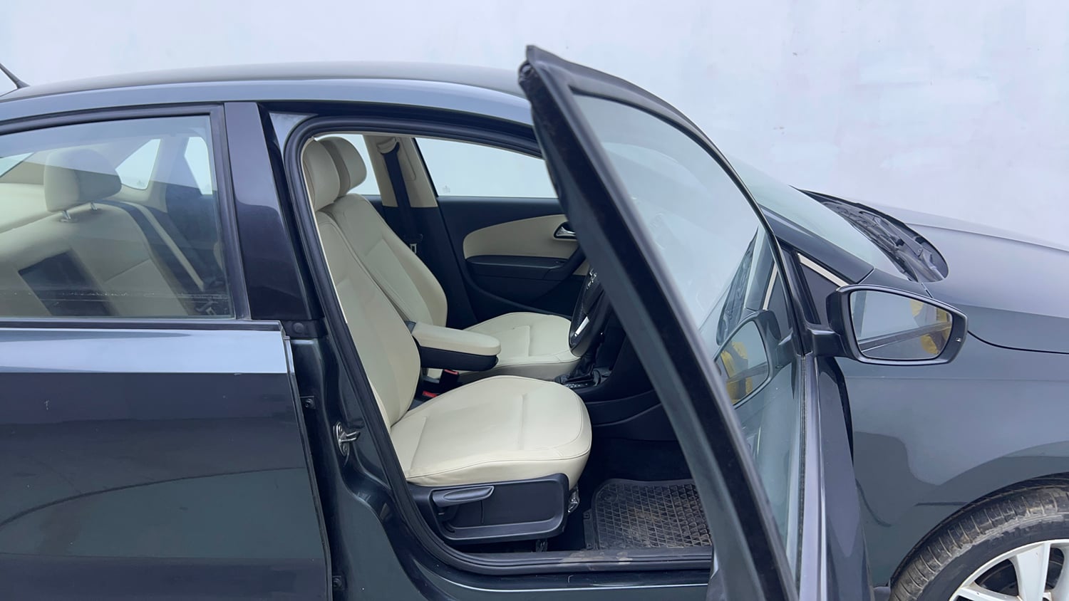 Used 2018 Skoda Rapid Style 1.6 MPI AT Petrol Automatic interior RIGHT SIDE FRONT DOOR CABIN VIEW