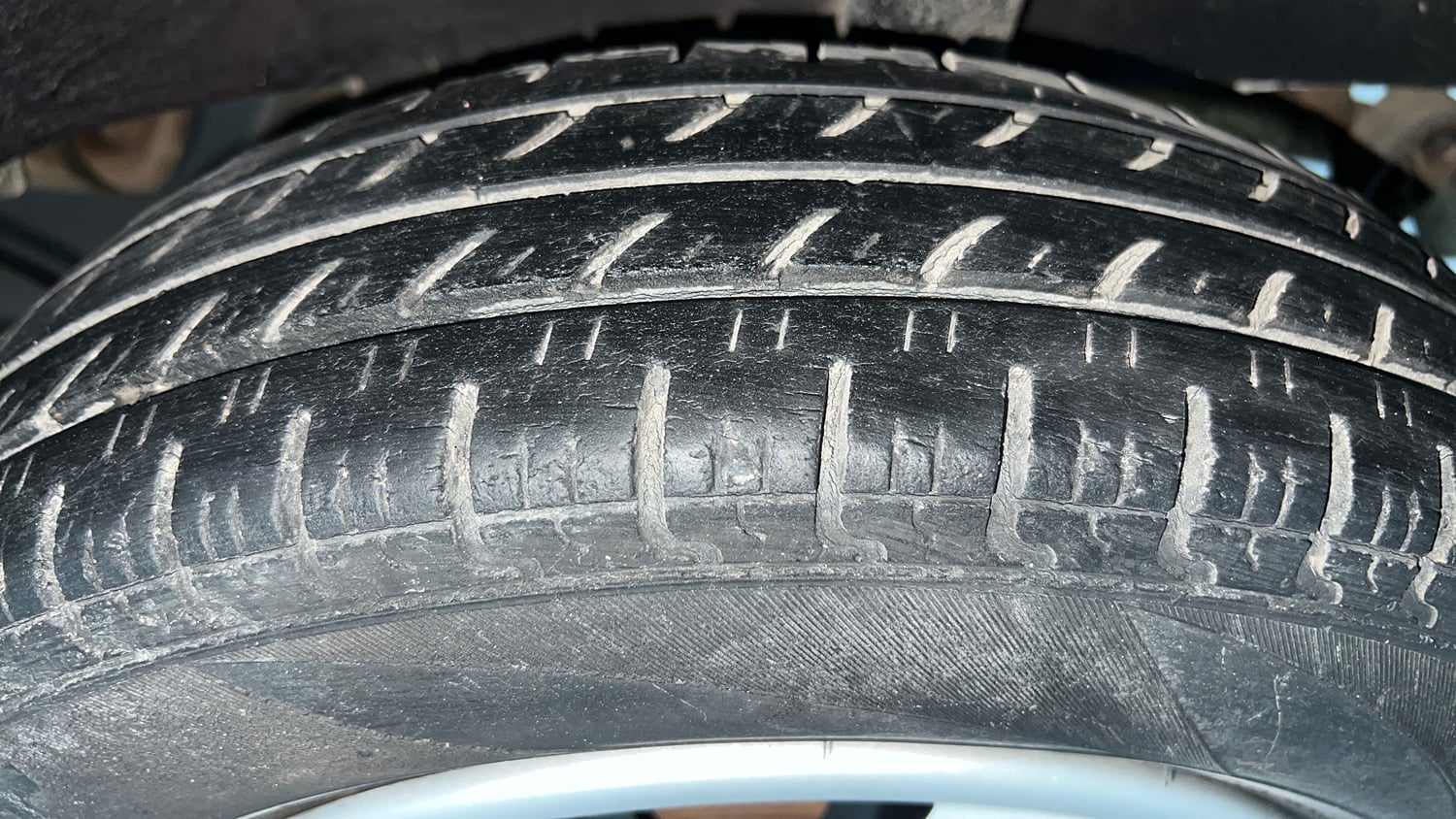Used 2017 Renault Kwid 1.0 RXT Petrol Manual tyres LEFT REAR TYRE TREAD VIEW