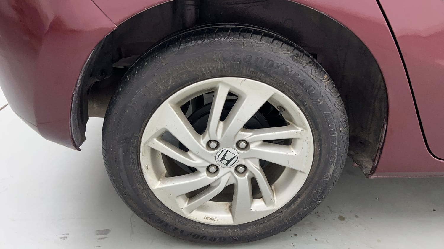Used 2016 Honda Jazz V AT Petrol Petrol Automatic tyres RIGHT REAR TYRE RIM VIEW