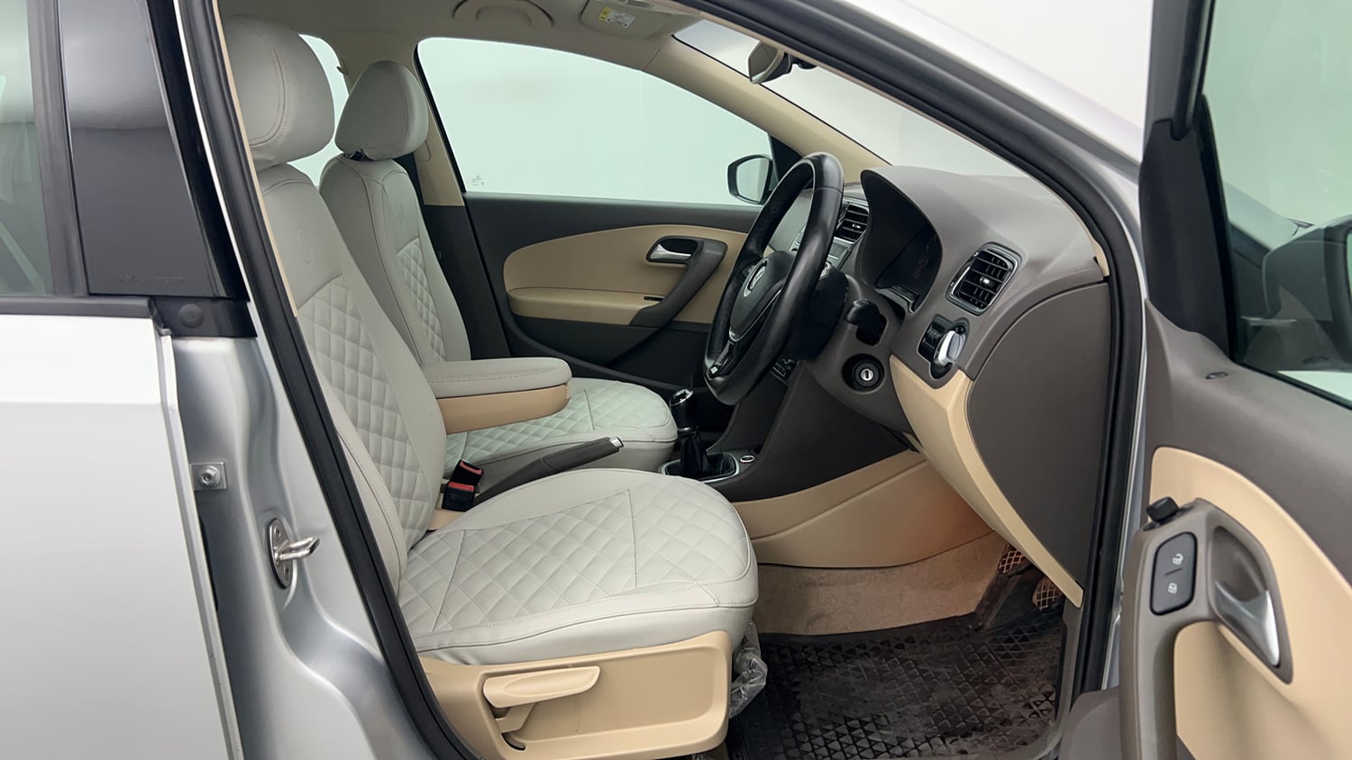 Used 2021 Volkswagen Vento Highline 1.0L TSI Petrol Manual interior RIGHT SIDE FRONT DOOR CABIN VIEW