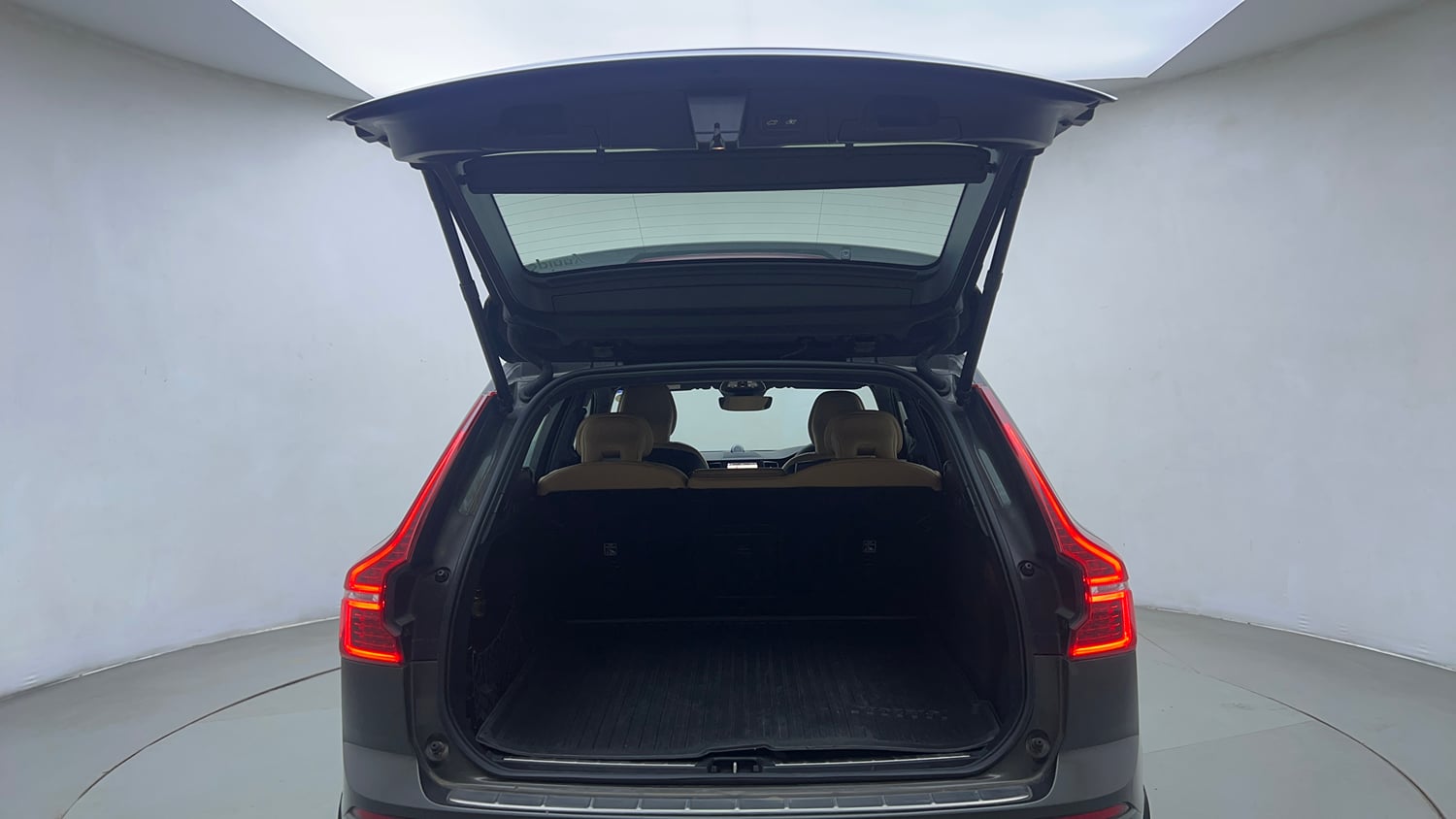 Used 2022 Volvo XC60 B5 Ultimate Petrol Automatic interior DICKY DOOR OPEN VIEW