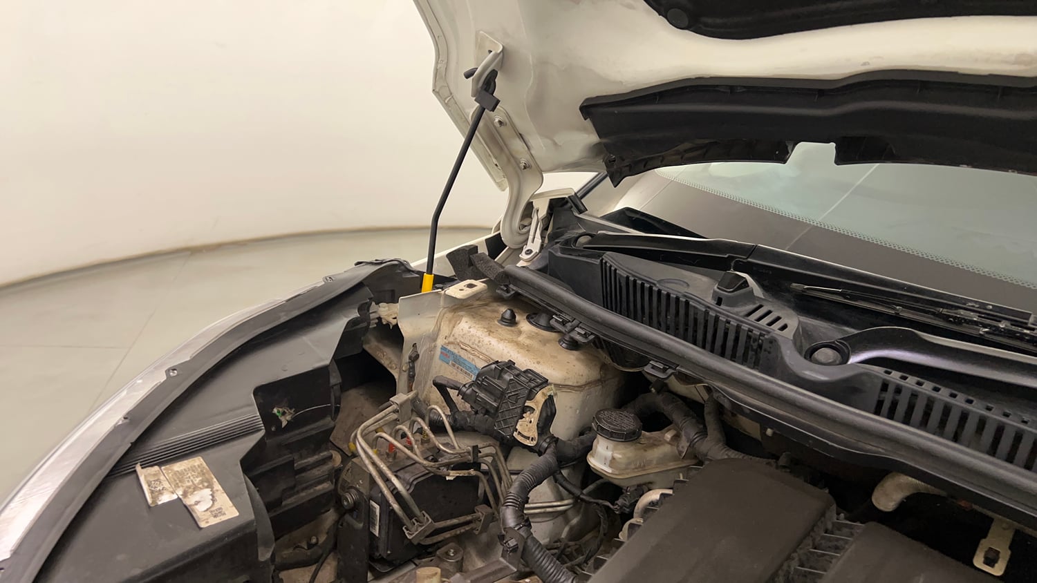 Used 2021 Tata Nexon XZ Plus Diesel Diesel Manual engine ENGINE RIGHT SIDE HINGE & APRON VIEW