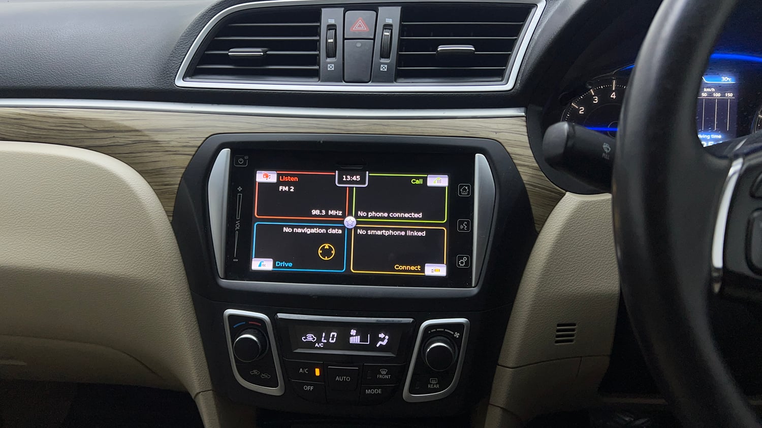 Used 2019 Maruti Suzuki Ciaz Alpha Hybrid 1.5 AT Petrol Automatic top_features Integrated (in-dash) music system