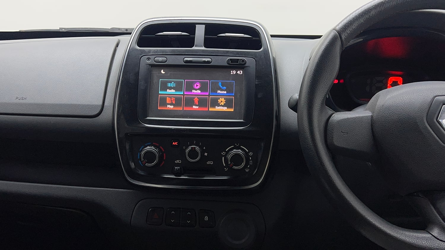 Used 2017 Renault Kwid 1.0 RXT Petrol Manual interior MUSIC SYSTEM & AC CONTROL VIEW