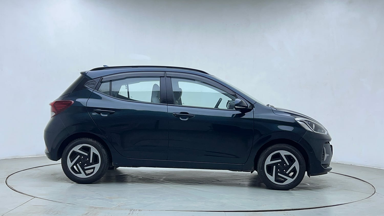 Used 2024 Hyundai Grand i10 Nios Sportz 1.2 Kappa VTVT Petrol Manual exterior RIGHT SIDE VIEW