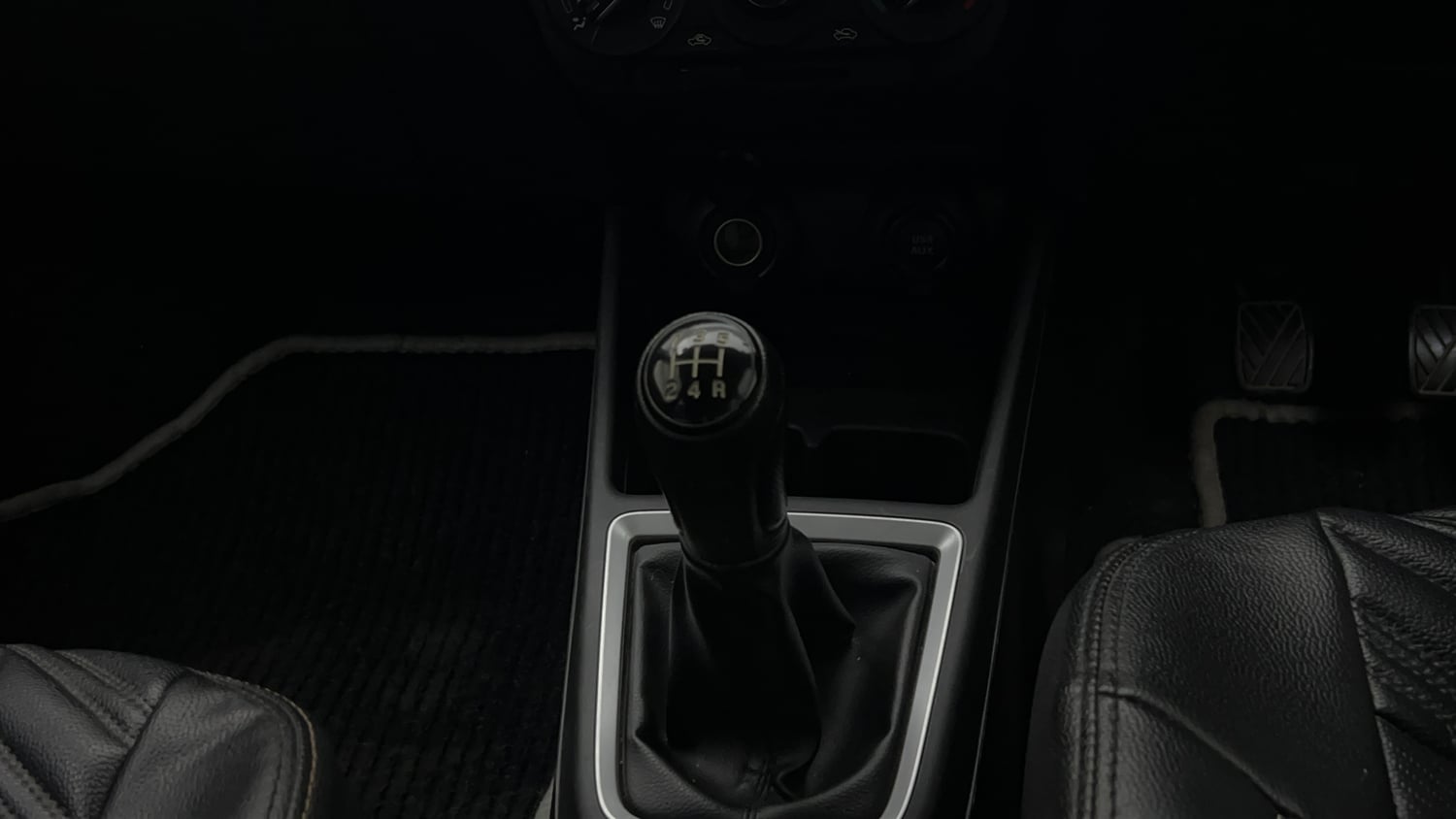 Used 2021 Maruti Suzuki Swift VXi Petrol Manual interior GEAR  KNOB VIEW