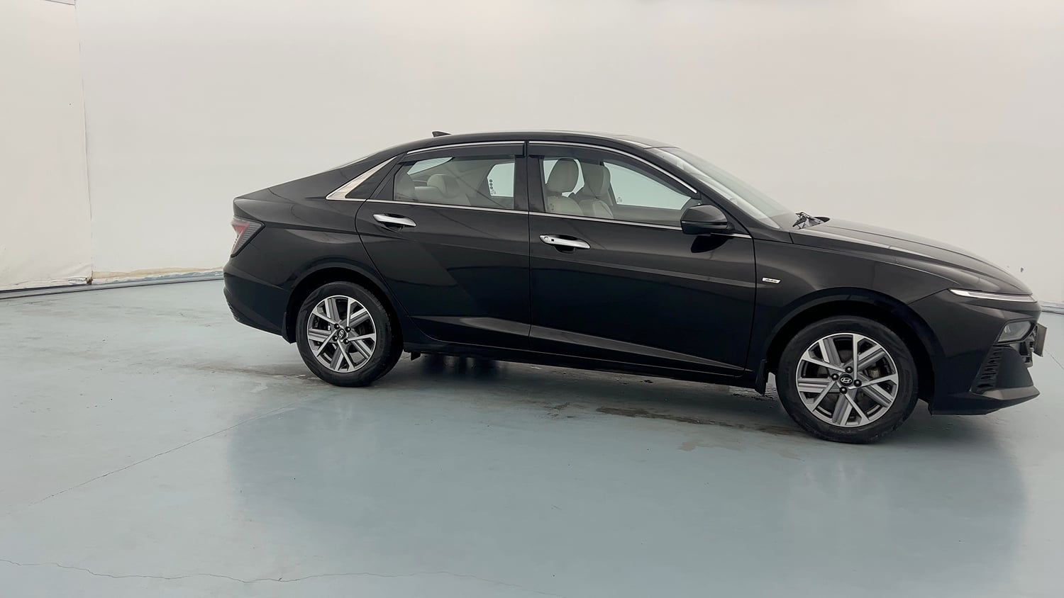 Used 2023 Hyundai Verna SX (O) 1.5 Petrol IVT Petrol Automatic exterior RIGHT FRONT CORNER VIEW