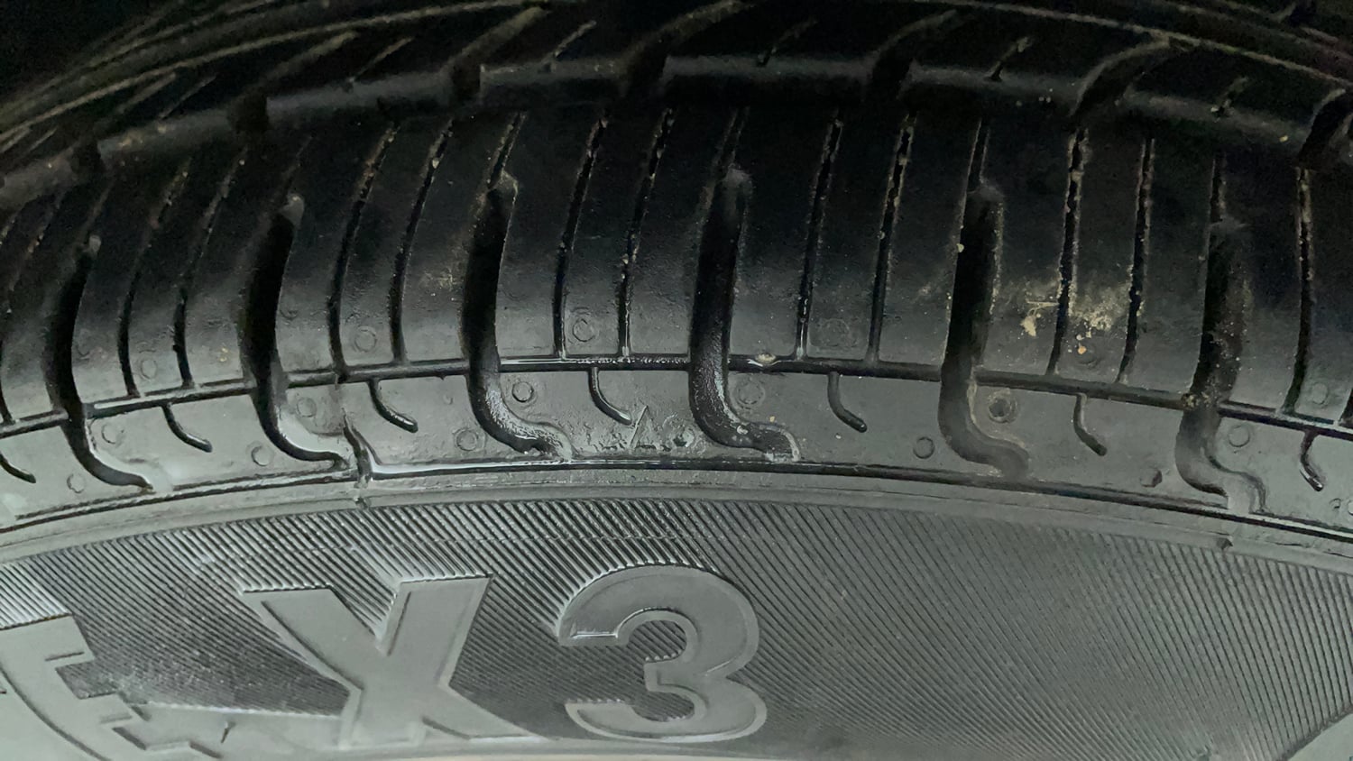 Used 2017 Tata Tiago Revotron XM Petrol Manual tyres RIGHT FRONT TYRE TREAD VIEW