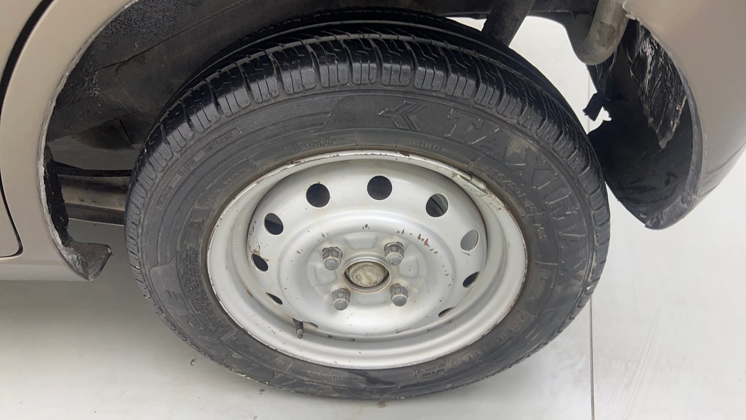 Used 2014 Maruti Suzuki Wagon R LXI CNG Cng Manual tyres LEFT REAR TYRE RIM VIEW