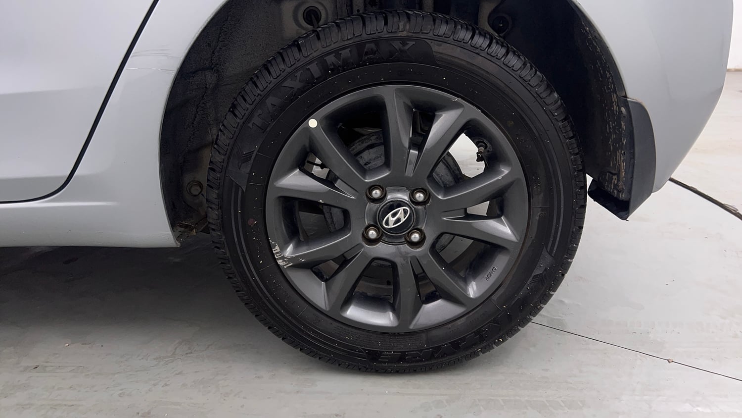 Used 2019 Hyundai Elite i20 Sportz Plus 1.2 Petrol Manual tyres LEFT REAR TYRE RIM VIEW