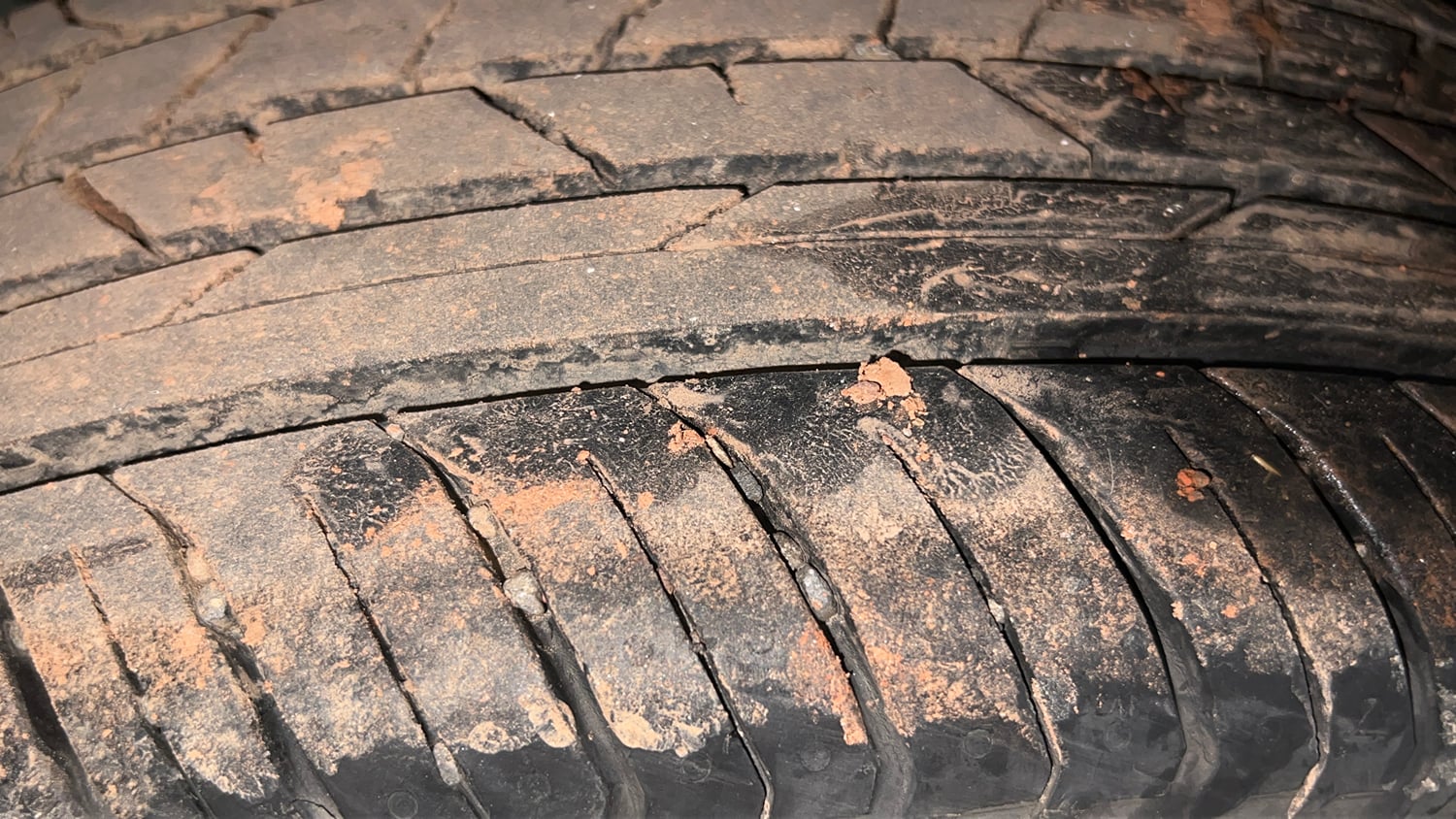 Used 2022 Renault Kiger RXZ Turbo MT Dual Tone Petrol Manual tyres RIGHT REAR TYRE TREAD VIEW