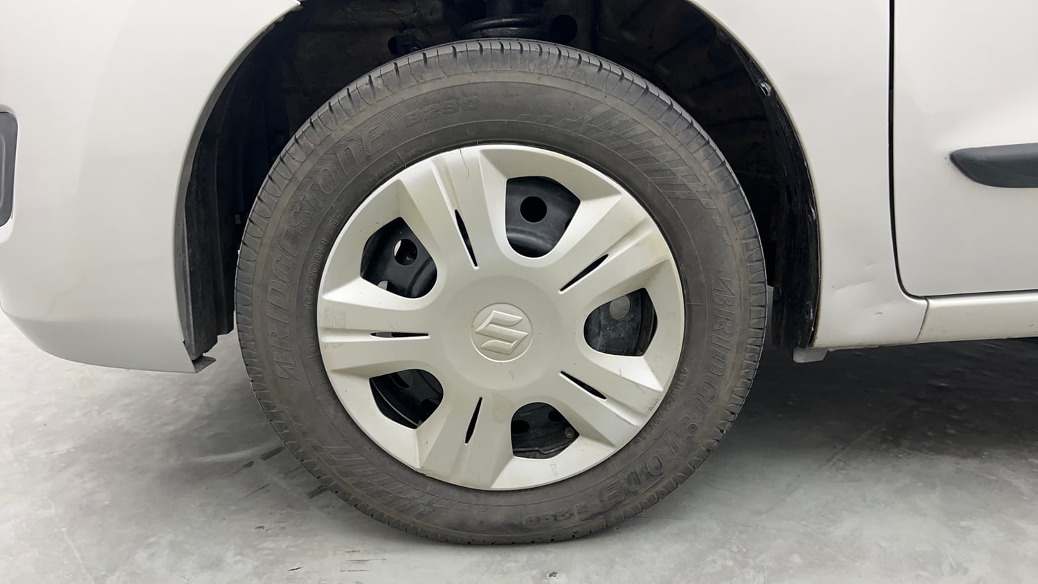 Used 2017 Maruti Suzuki Wagon R VXI Petrol Manual tyres LEFT FRONT TYRE RIM VIEW