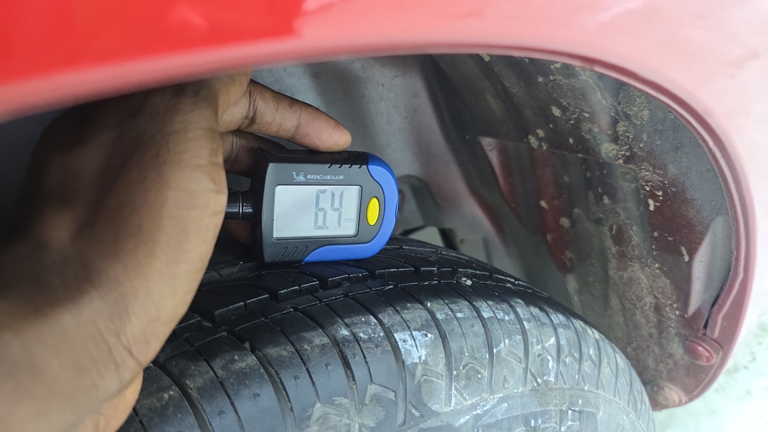 Used 2012 Maruti Suzuki Swift VDi Diesel Manual tyres RIGHT REAR TYRE TREAD VIEW