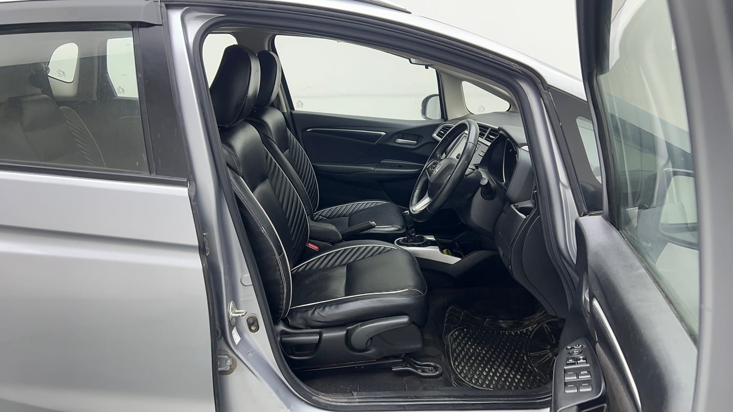 Used 2022 Honda WR-V VX MT Petrol Petrol Manual interior RIGHT SIDE FRONT DOOR CABIN VIEW