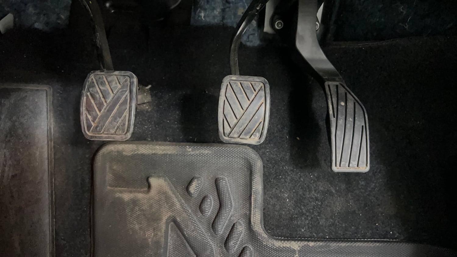 Used 2025 Maruti Suzuki Victoris VXI CNG MT 2W Cng Manual interior PEDALS VIEW