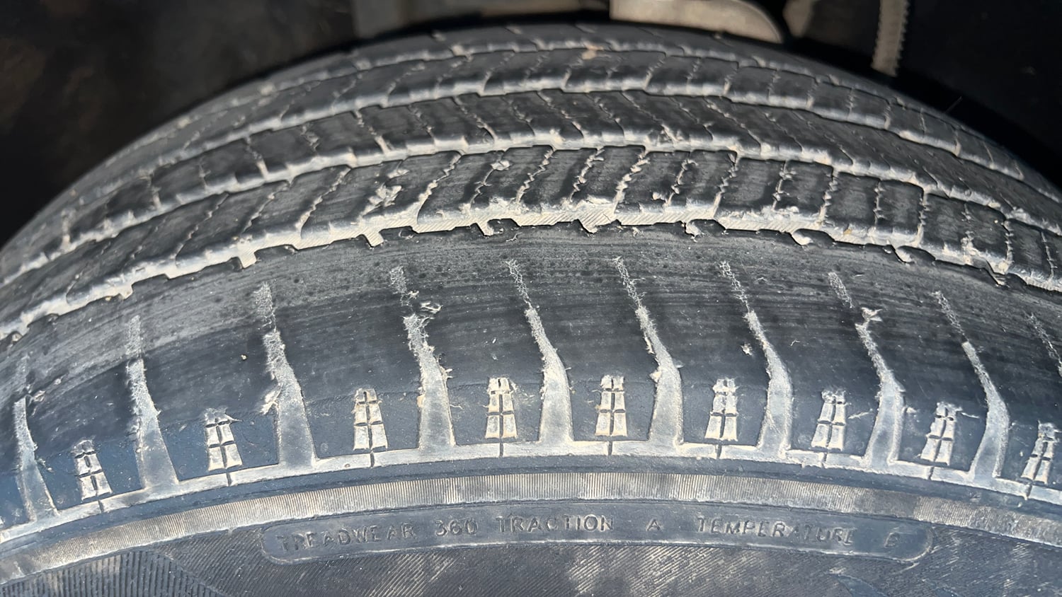Used 2023 Mahindra Scorpio N Z8 L Petrol AT 6 STR Petrol Automatic tyres LEFT FRONT TYRE TREAD VIEW