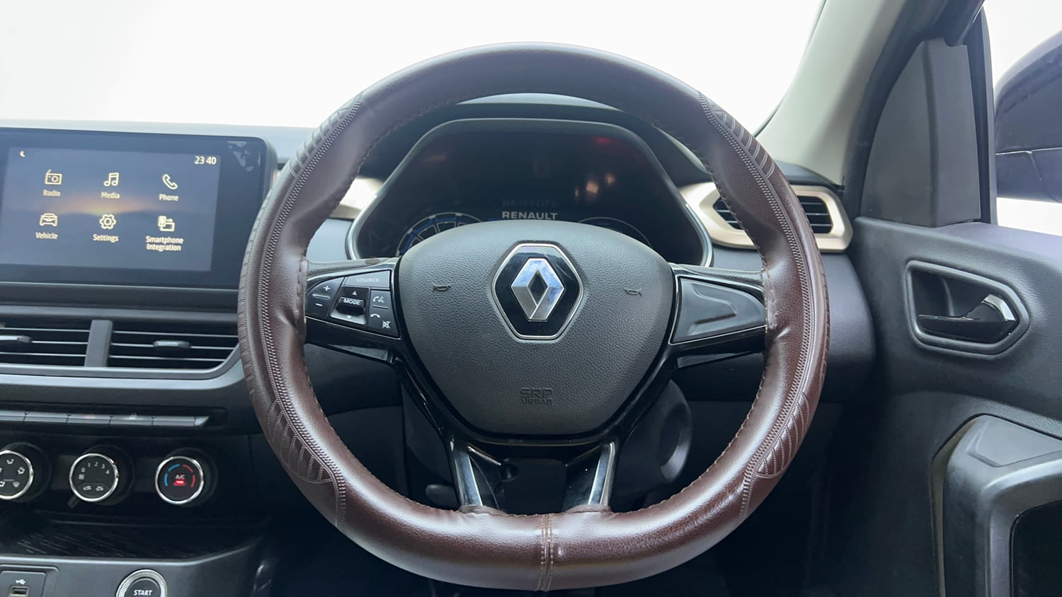 Used 2022 Renault Kiger RXT MT Petrol Manual interior STEERING VIEW