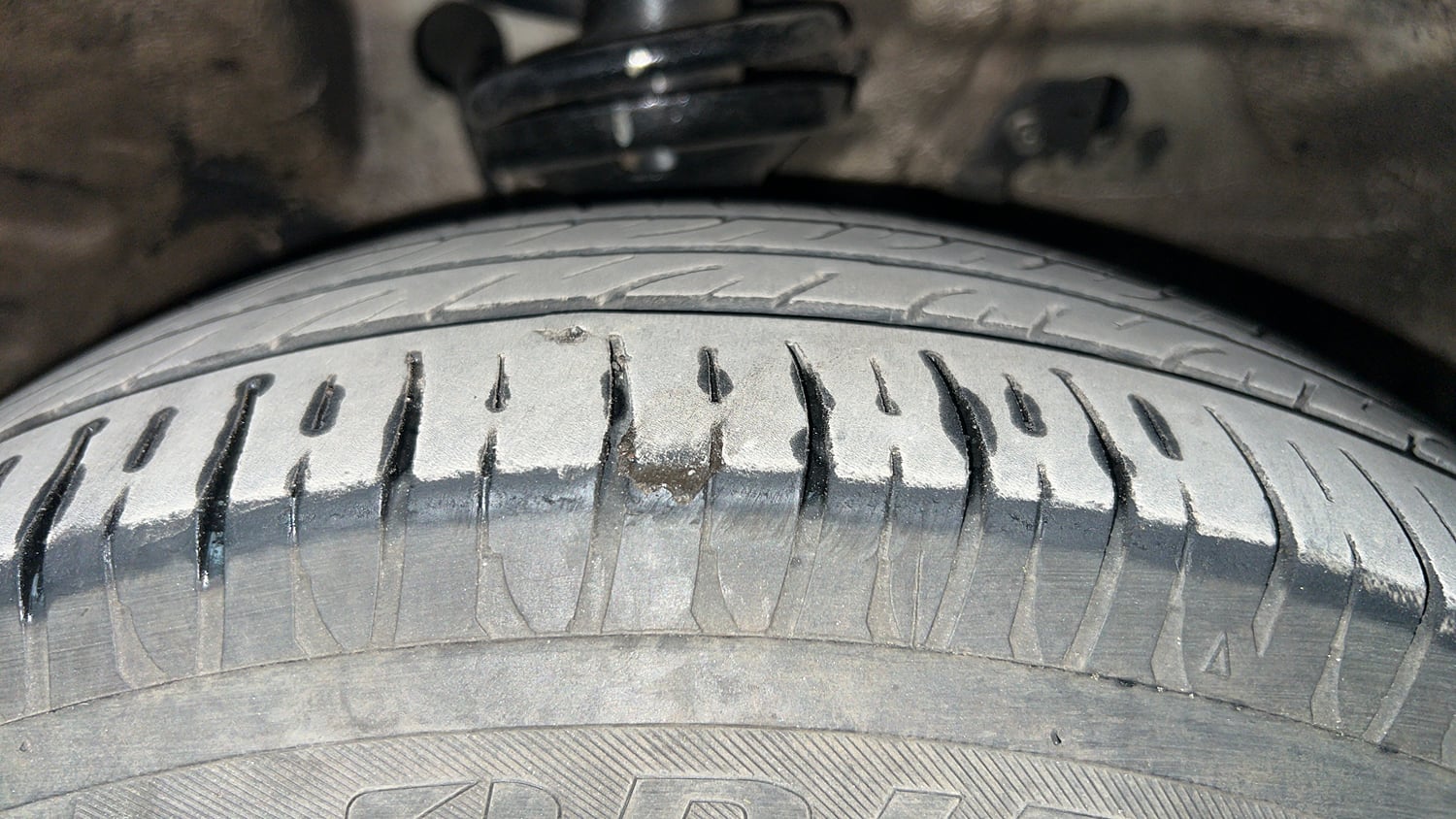 Used 2017 Maruti Suzuki Wagon R VXI Petrol Manual tyres RIGHT FRONT TYRE TREAD VIEW