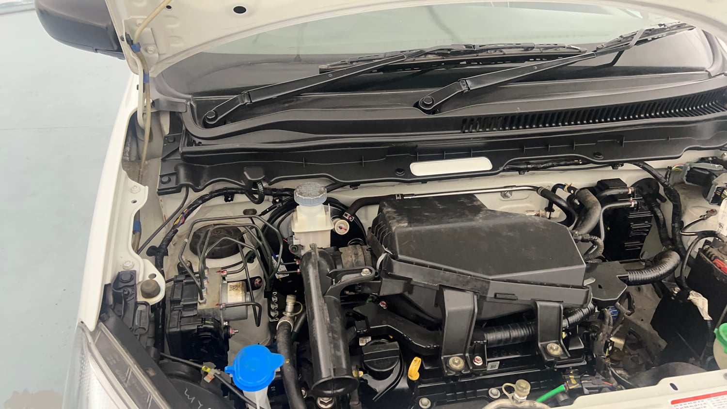 Used 2024 Maruti Suzuki Alto K10 VXi Petrol Manual engine ENGINE RIGHT SIDE HINGE & APRON VIEW