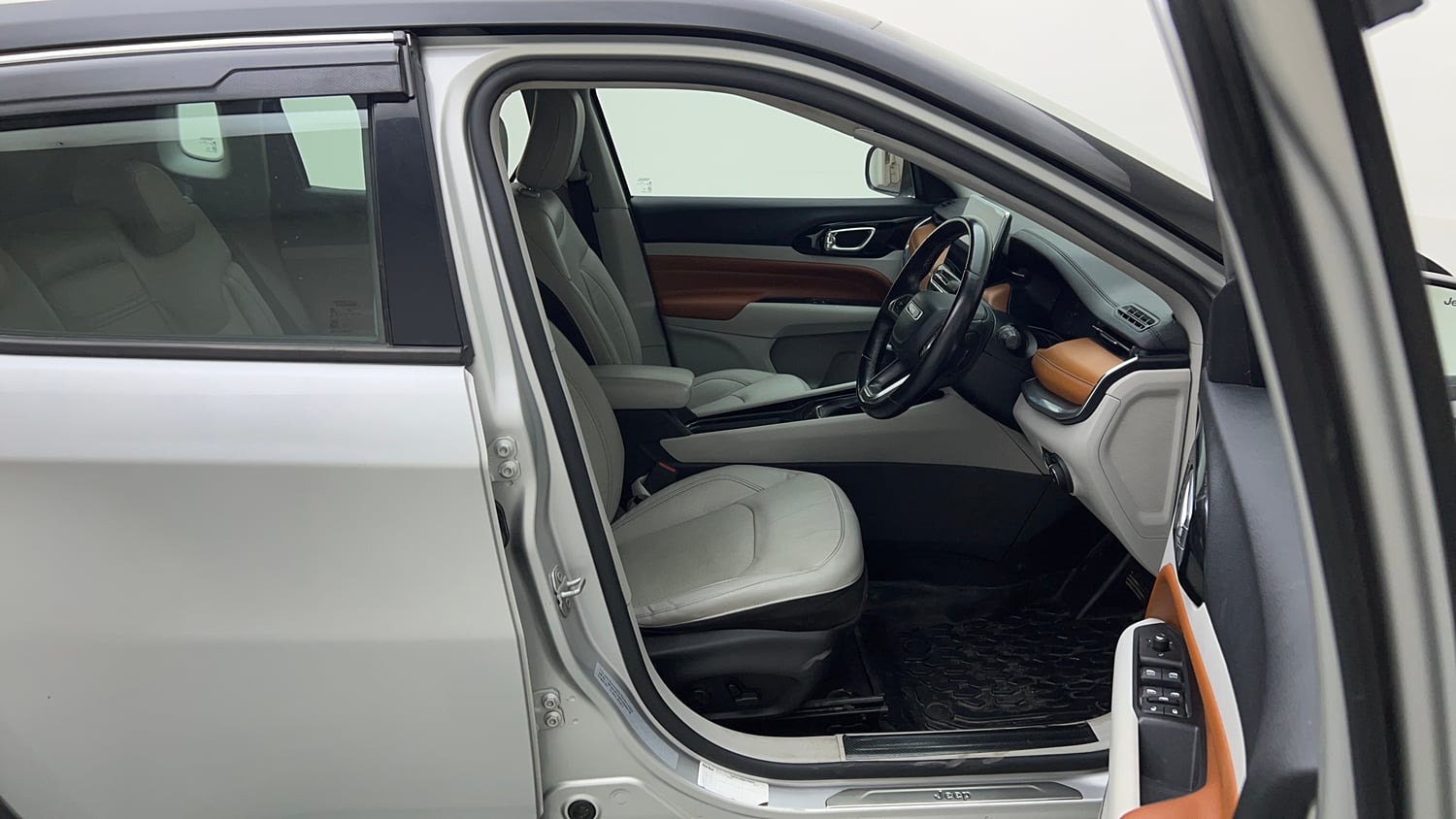 Used 2022 Jeep Compass Limited (O) 1.4 Petrol DCT Petrol Automatic interior RIGHT SIDE FRONT DOOR CABIN VIEW