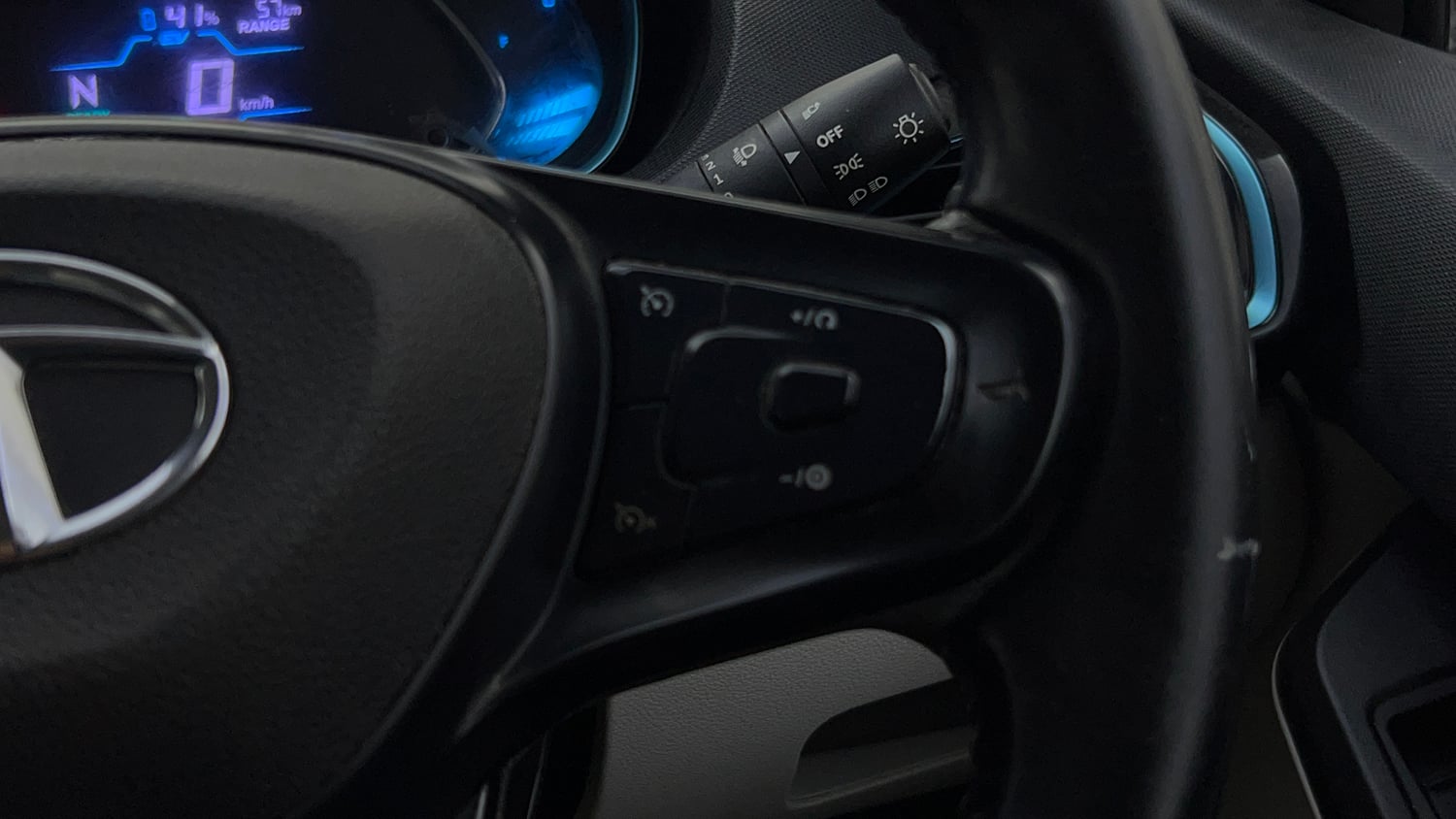 Used 2023 Tata Tiago EV XZ Plus Tech LUX Long Range Electric Automatic top_features Cruise control
