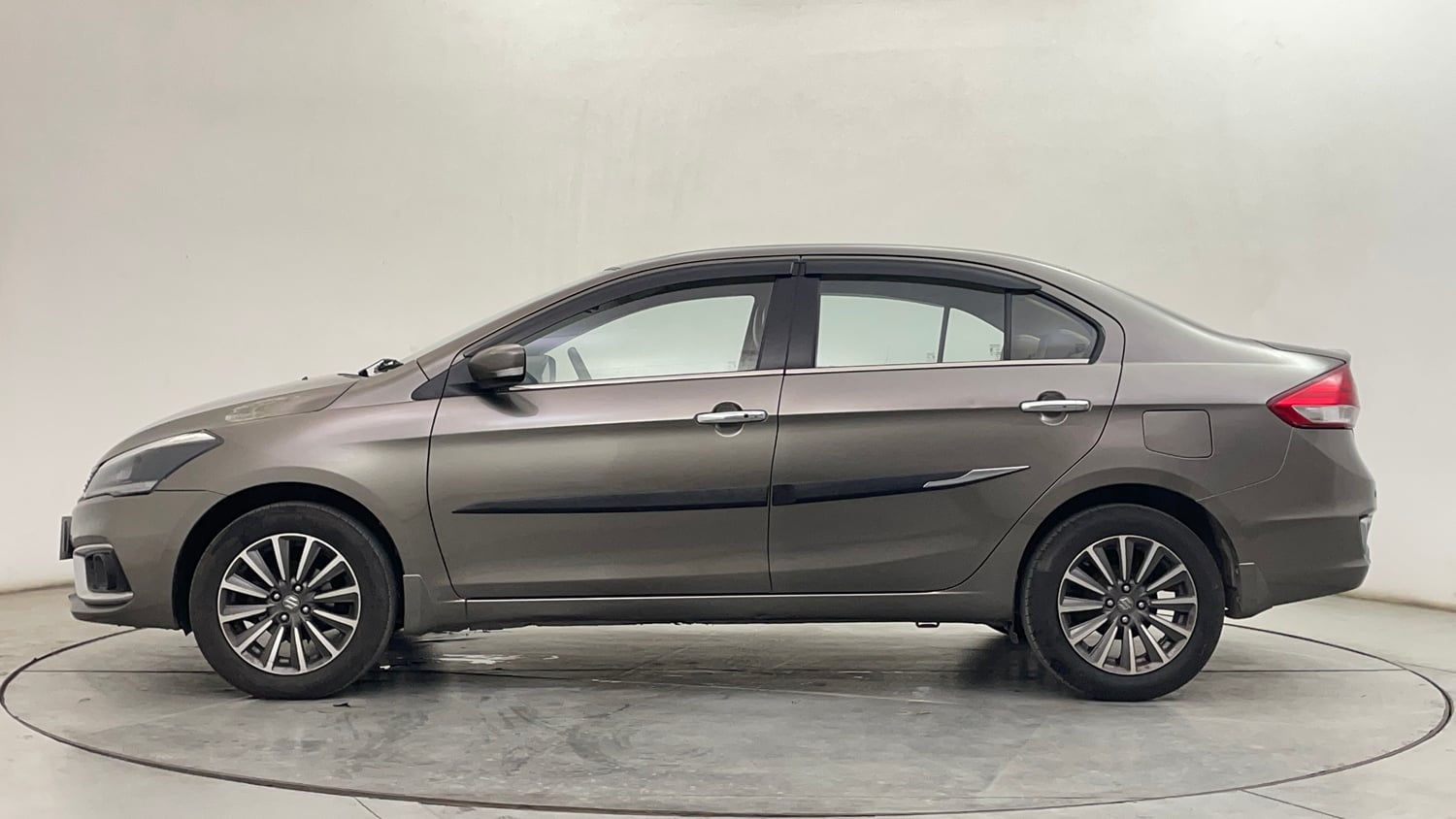 Used 2019 Maruti Suzuki Ciaz Alpha Hybrid 1.5 Petrol Manual exterior LEFT SIDE VIEW