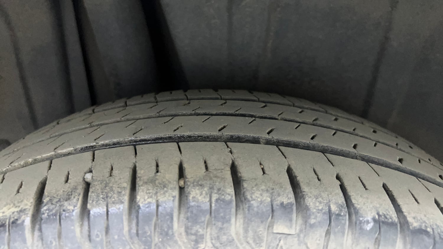 Used 2022 Maruti Suzuki New Ertiga VXi AT Petrol Automatic tyres RIGHT REAR TYRE TREAD VIEW