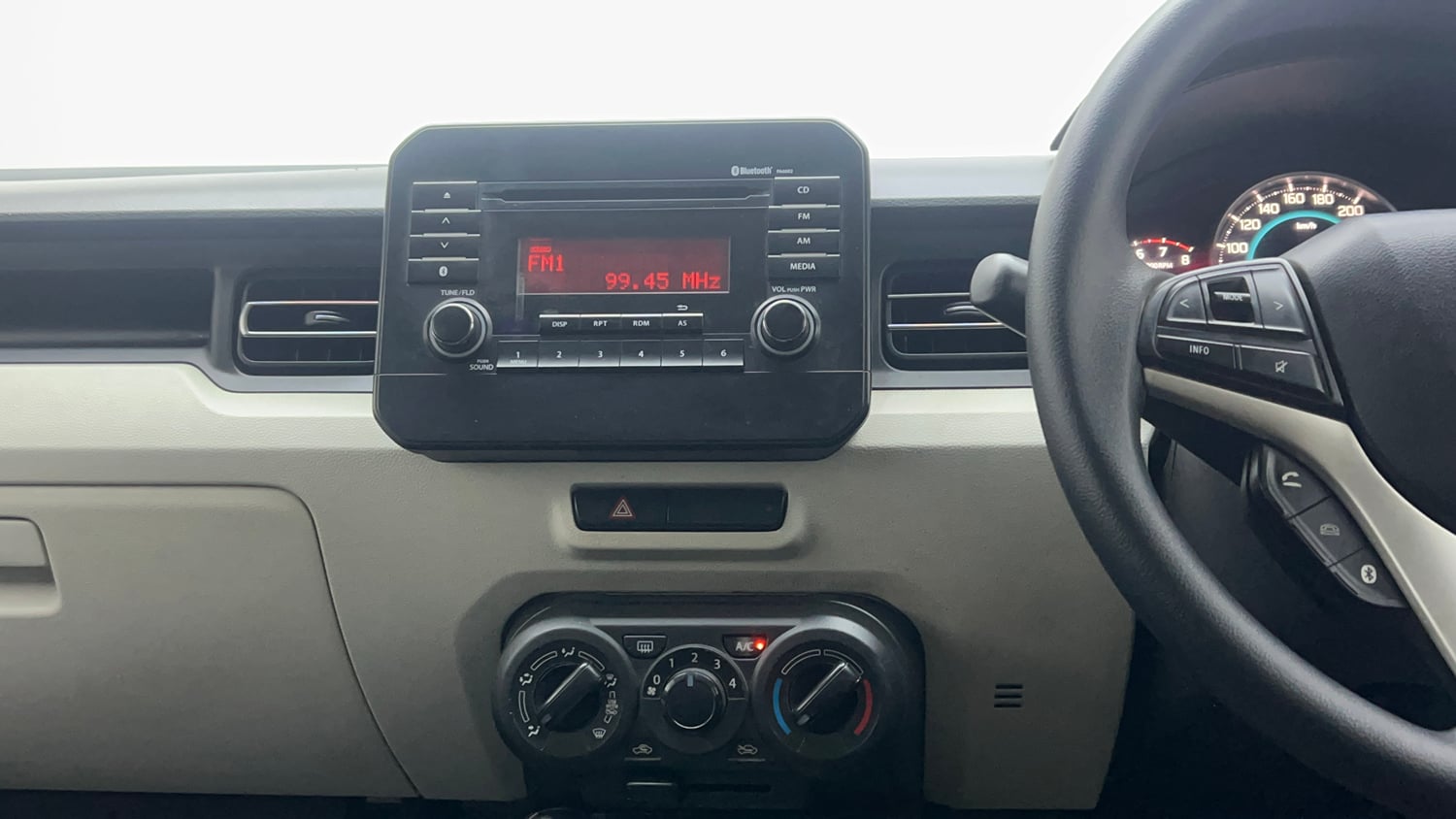 Used 2017 Maruti Suzuki Ignis  Zeta Dual Tone MT Petrol Petrol Manual interior MUSIC SYSTEM & AC CONTROL VIEW