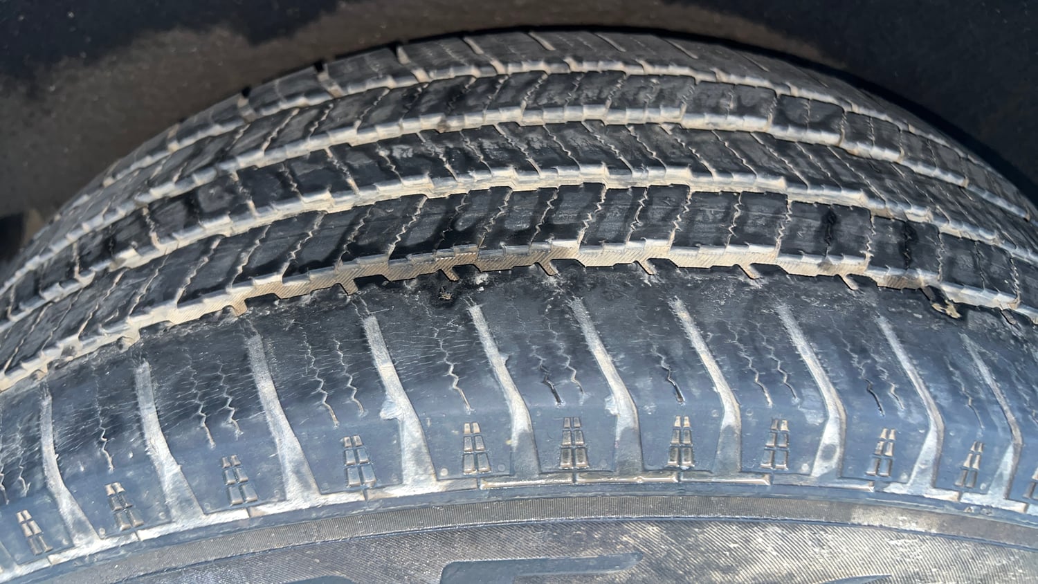 Used 2023 Mahindra Scorpio N Z8 L Petrol AT 6 STR Petrol Automatic tyres RIGHT REAR TYRE TREAD VIEW