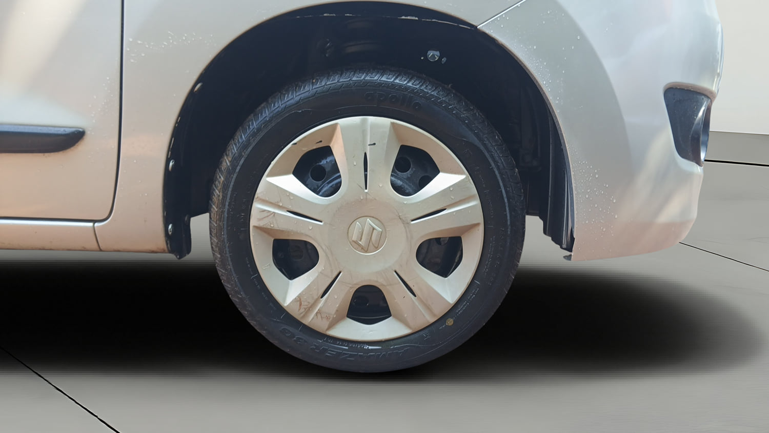 Used 2016 Maruti Suzuki Wagon R 1.0 VXI AMT Petrol Automatic tyres RIGHT FRONT TYRE RIM VIEW