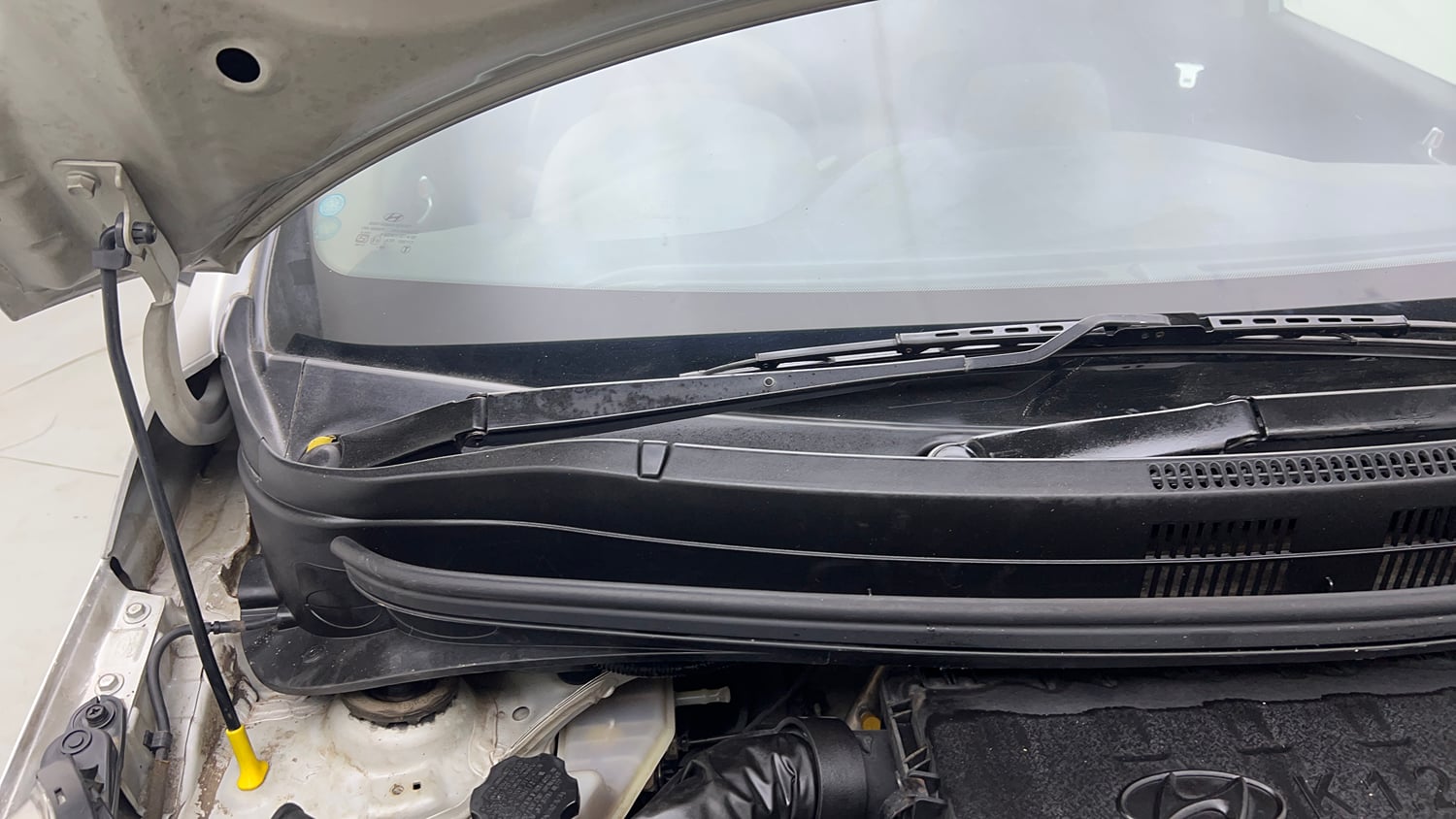Used 2016 Hyundai Grand i10 Sportz 1.2 Kappa VTVT Petrol Manual engine ENGINE RIGHT SIDE HINGE & APRON VIEW