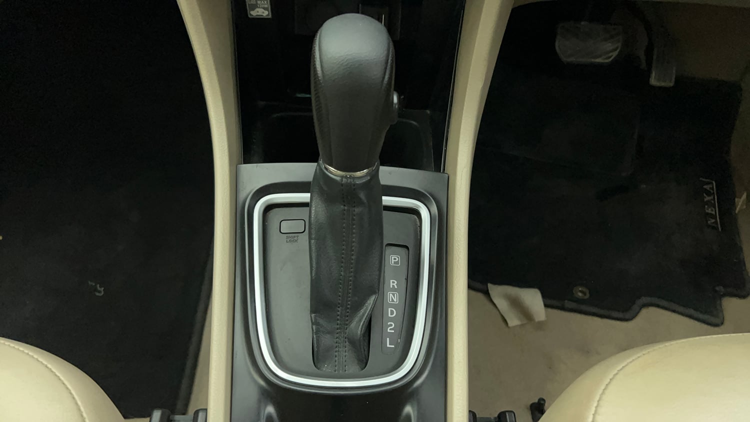 Used 2020 Maruti Suzuki Ciaz Alpha 1.5 AT Petrol Automatic interior GEAR  KNOB VIEW