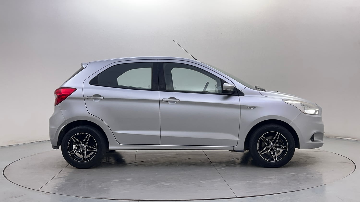Used 2016 Ford Figo Trend 1.2 Ti-VCT Petrol Manual exterior RIGHT SIDE VIEW