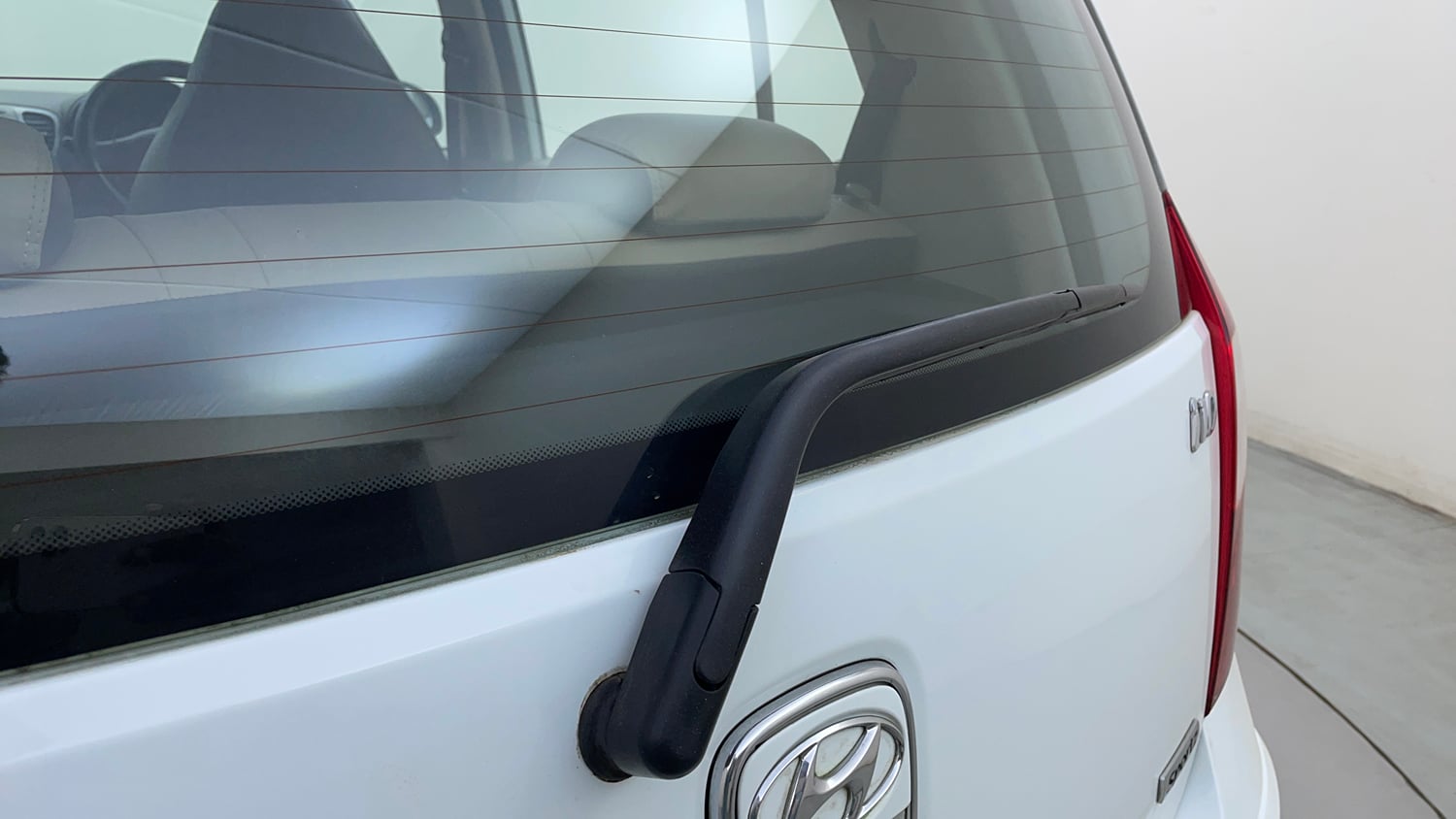 Used 2012 Hyundai i10 Sportz 1.2 Kappa2 Petrol Manual top_features Rear wiper