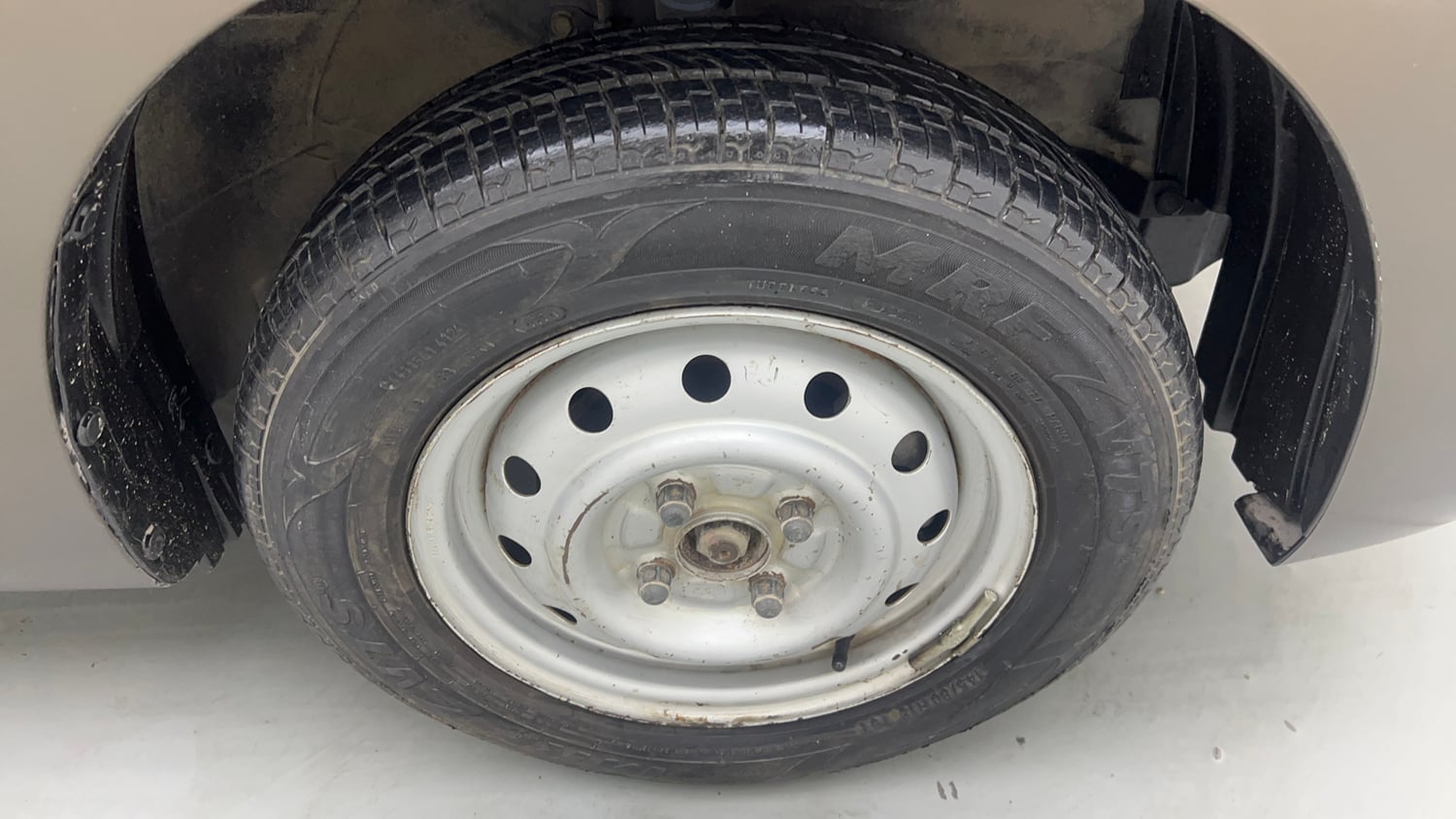 Used 2014 Maruti Suzuki Wagon R LXI CNG Cng Manual tyres RIGHT FRONT TYRE RIM VIEW