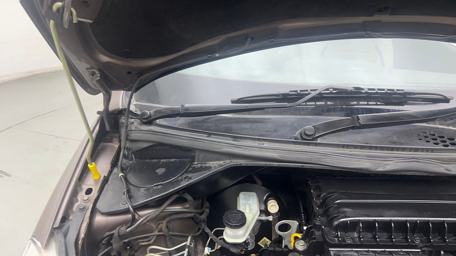 Used 2017 Tata Tiago Revotron XZA Petrol Automatic engine ENGINE RIGHT SIDE HINGE & APRON VIEW