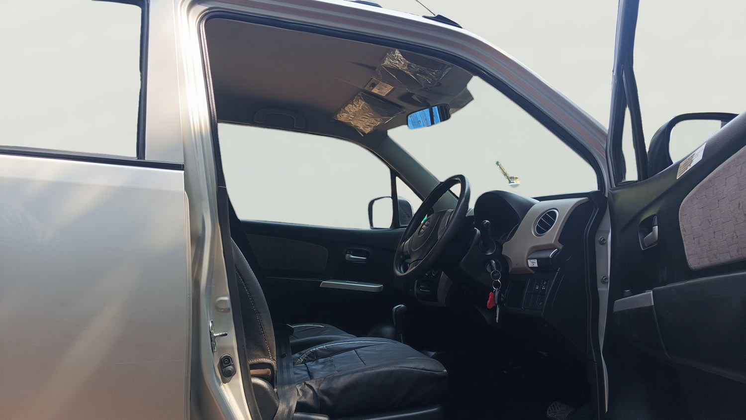 Used 2016 Maruti Suzuki Wagon R 1.0 VXI AMT Petrol Automatic interior RIGHT SIDE FRONT DOOR CABIN VIEW