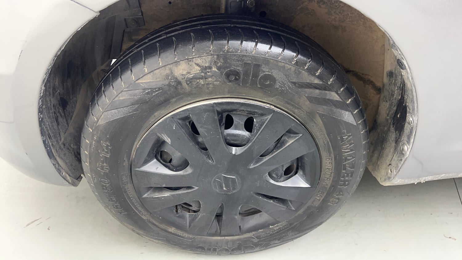 Used 2015 Maruti Suzuki Swift Lxi (O) Petrol Manual tyres LEFT FRONT TYRE RIM VIEW