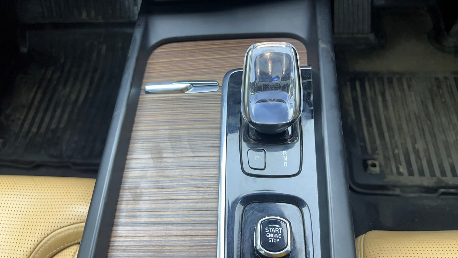 Used 2022 Volvo XC60 B5 Ultimate Petrol Automatic interior GEAR  KNOB VIEW
