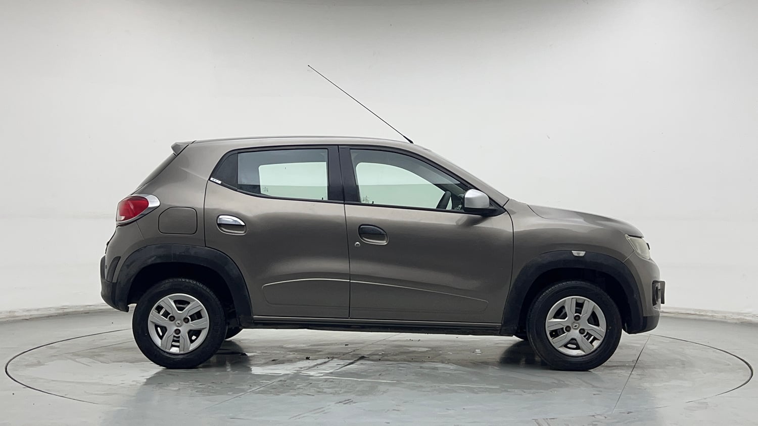Used 2018 Renault Kwid 1.0 RXT AMT Opt Petrol Automatic exterior RIGHT SIDE VIEW