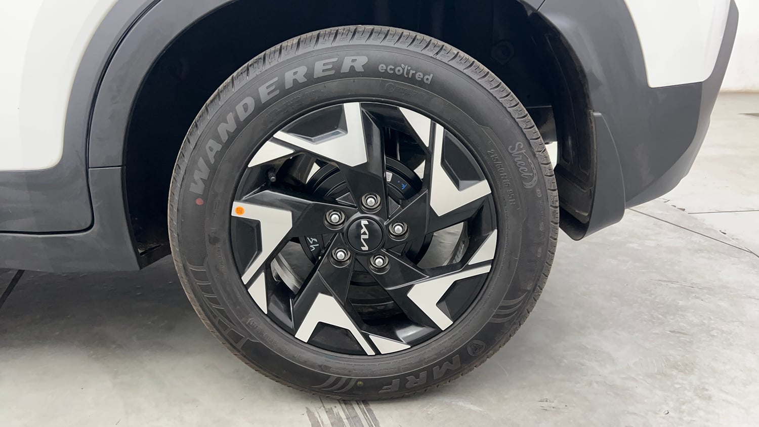 Used 2026 Kia Sonet HTK Plus 1.2 Petrol MT Petrol Manual tyres LEFT REAR TYRE RIM VIEW