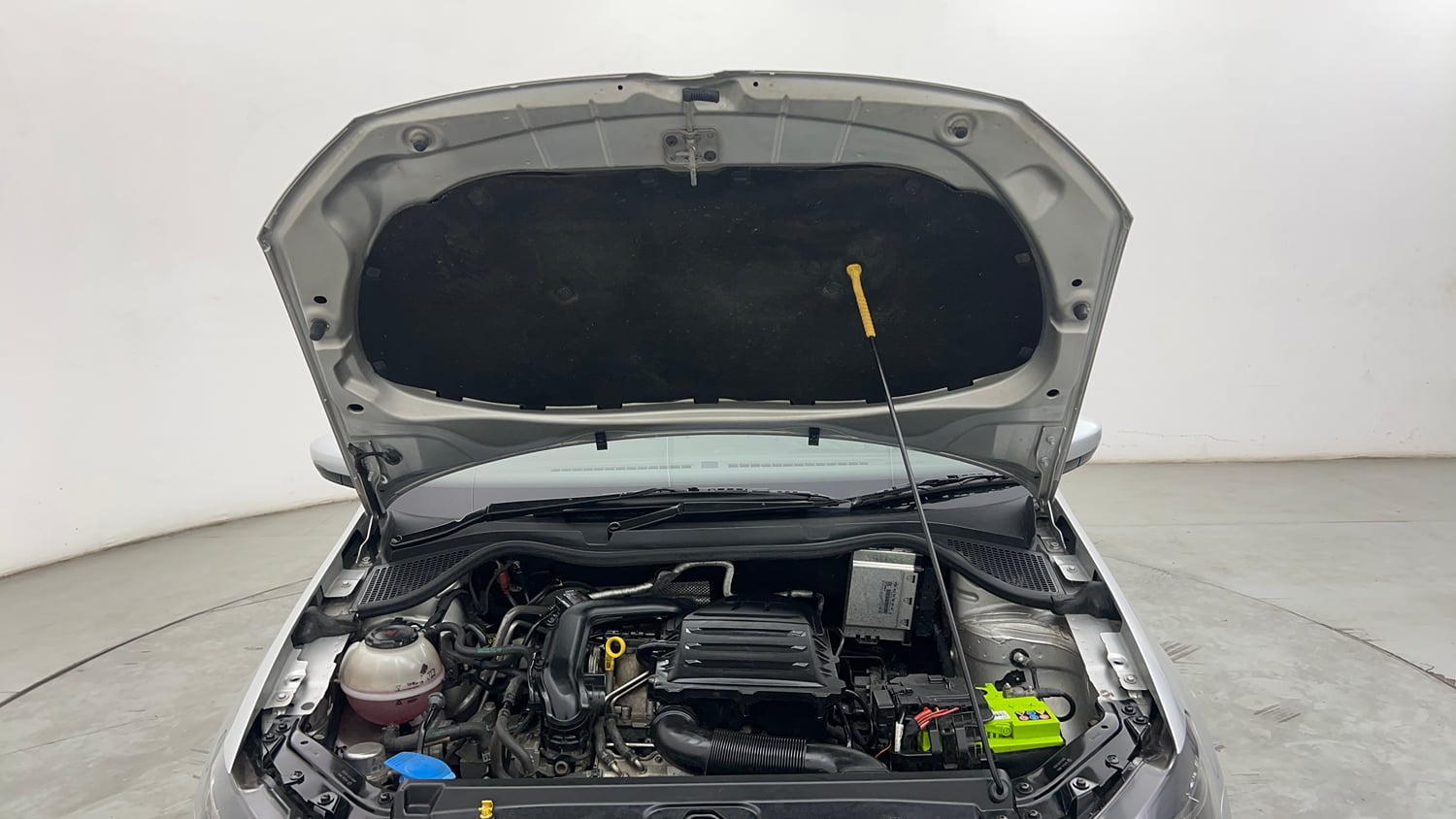 Used 2021 Volkswagen Vento Highline 1.0L TSI Petrol Manual engine ENGINE & BONNET OPEN FRONT VIEW