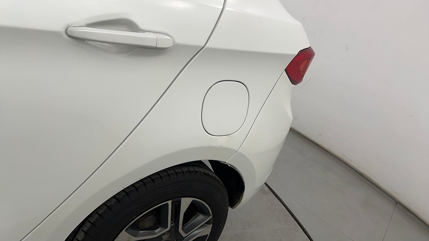Used 2017 Tata Tigor Revotron XZ Petrol Manual dents MINOR SCRATCH