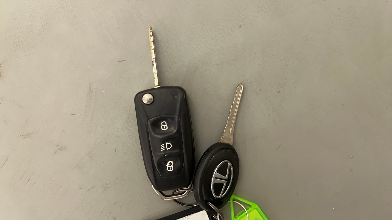 Used 2017 Tata Tigor Revotron XZ Petrol Manual extra CAR KEY VIEW
