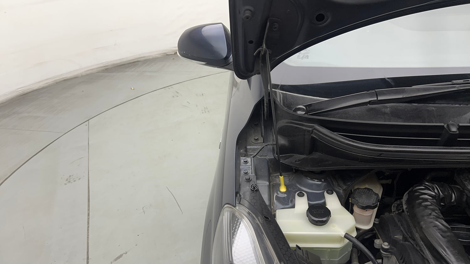 Used 2019 Hyundai Grand i10 Nios Magna AMT 1.2 Kappa VTVT Petrol Automatic engine ENGINE RIGHT SIDE HINGE & APRON VIEW