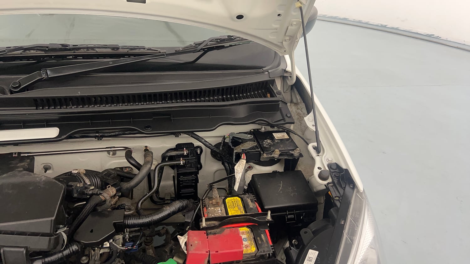 Used 2024 Maruti Suzuki Alto K10 VXi Petrol Manual engine ENGINE LEFT SIDE HINGE & APRON VIEW