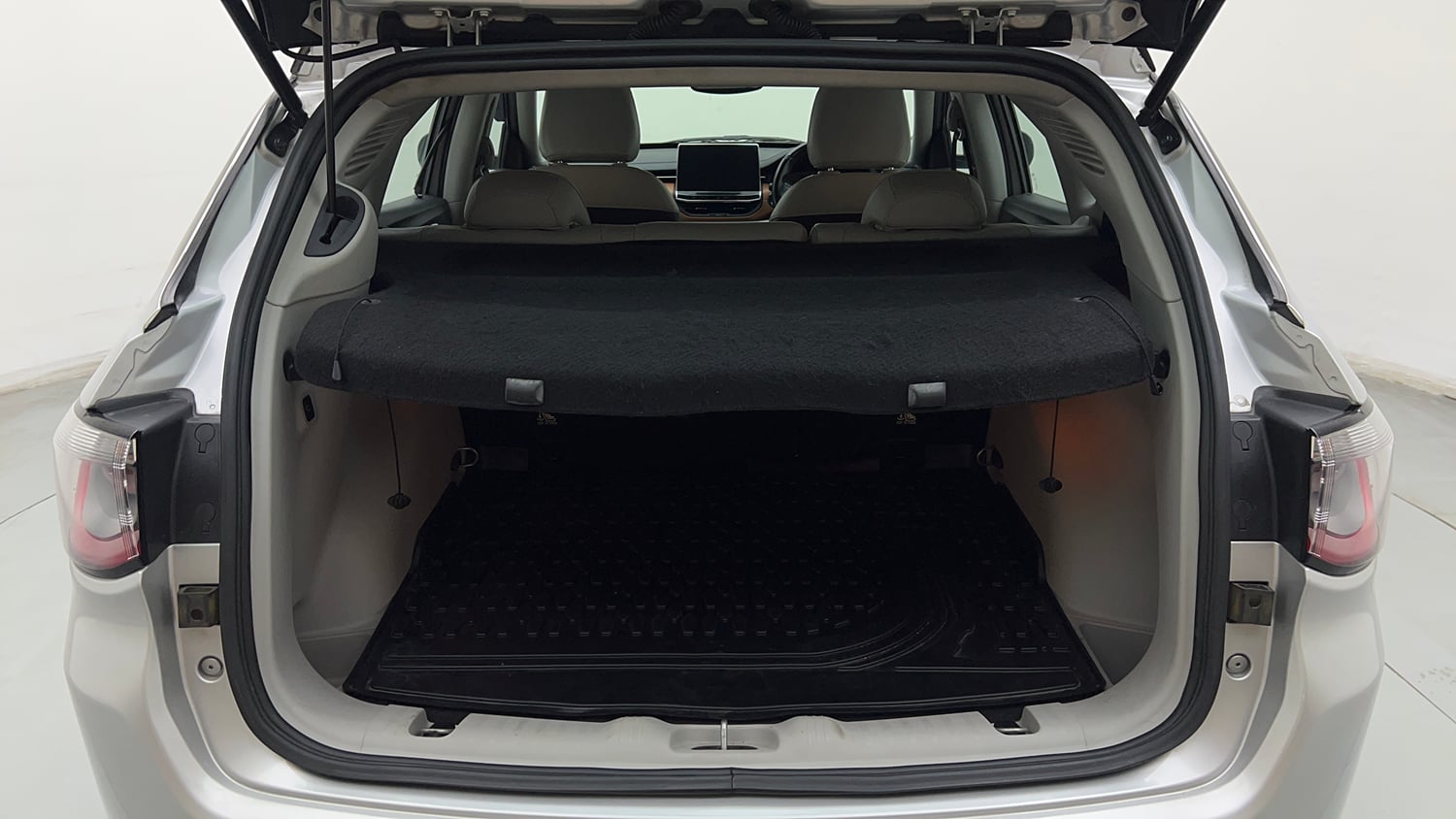 Used 2022 Jeep Compass Limited (O) 1.4 Petrol DCT Petrol Automatic interior DICKY INSIDE VIEW